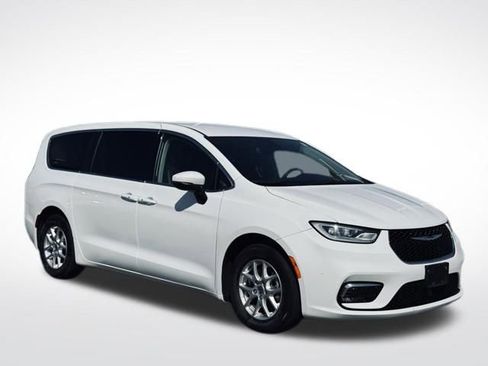 Certified 2024 Chrysler Pacifica Touring-L FWD image 5