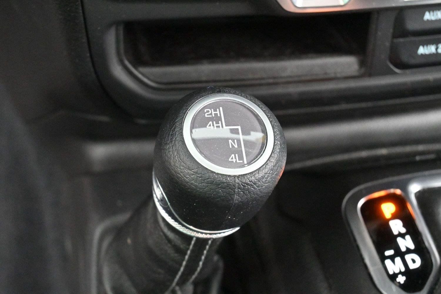 Used 2025 Jeep Gladiator Sport AWD/4WD image 23