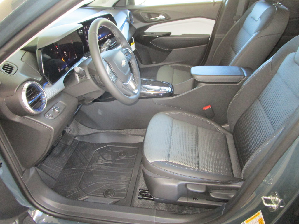 New 2026 Chevrolet Trax LT w/ LT Convenience Package FWD image 18