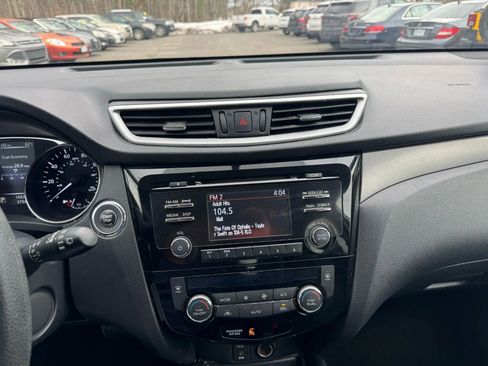 Used 2016 Nissan Rogue SV image 15