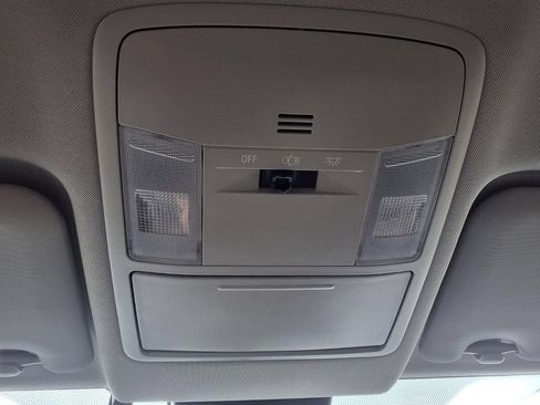 Used 2018 Toyota RAV4 LE FWD image 25