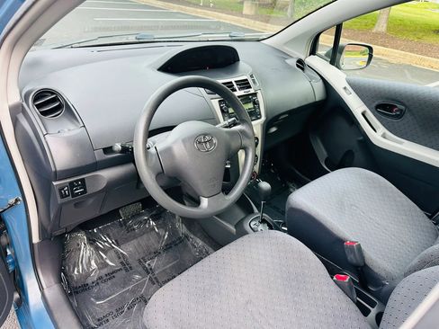 Used 2010 Toyota Yaris 4-Door Hatchback FWD image 8