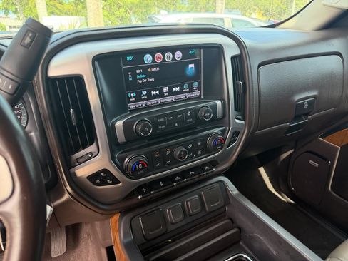 Used 2018 GMC Sierra 1500 SLT w/ Enhanced Driver Alert Package RWD image 18