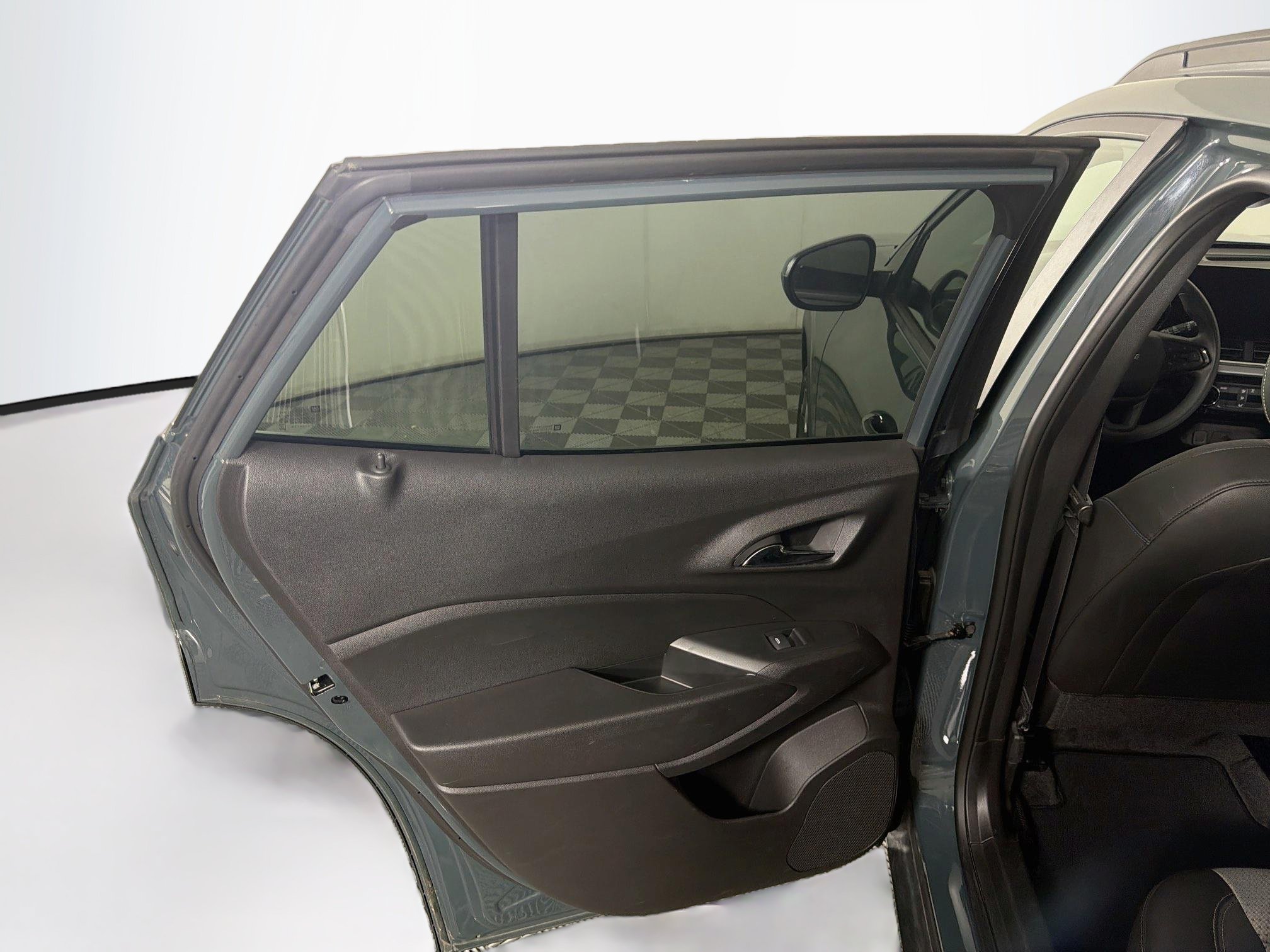 Used 2025 Chevrolet Trax LT FWD image 26