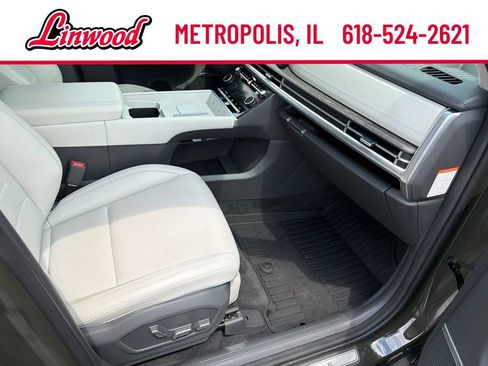 Used 2024 Hyundai Santa Fe Calligraphy AWD/4WD image 8