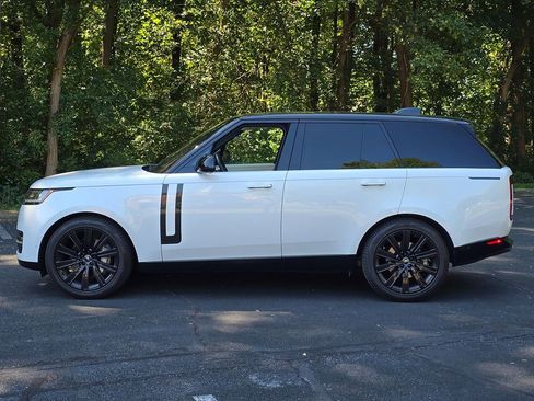 Used 2023 Land Rover Range Rover SE image 3