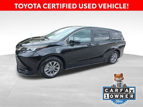 Certified 2025 Toyota Sienna XLE AWD/4WD image 1