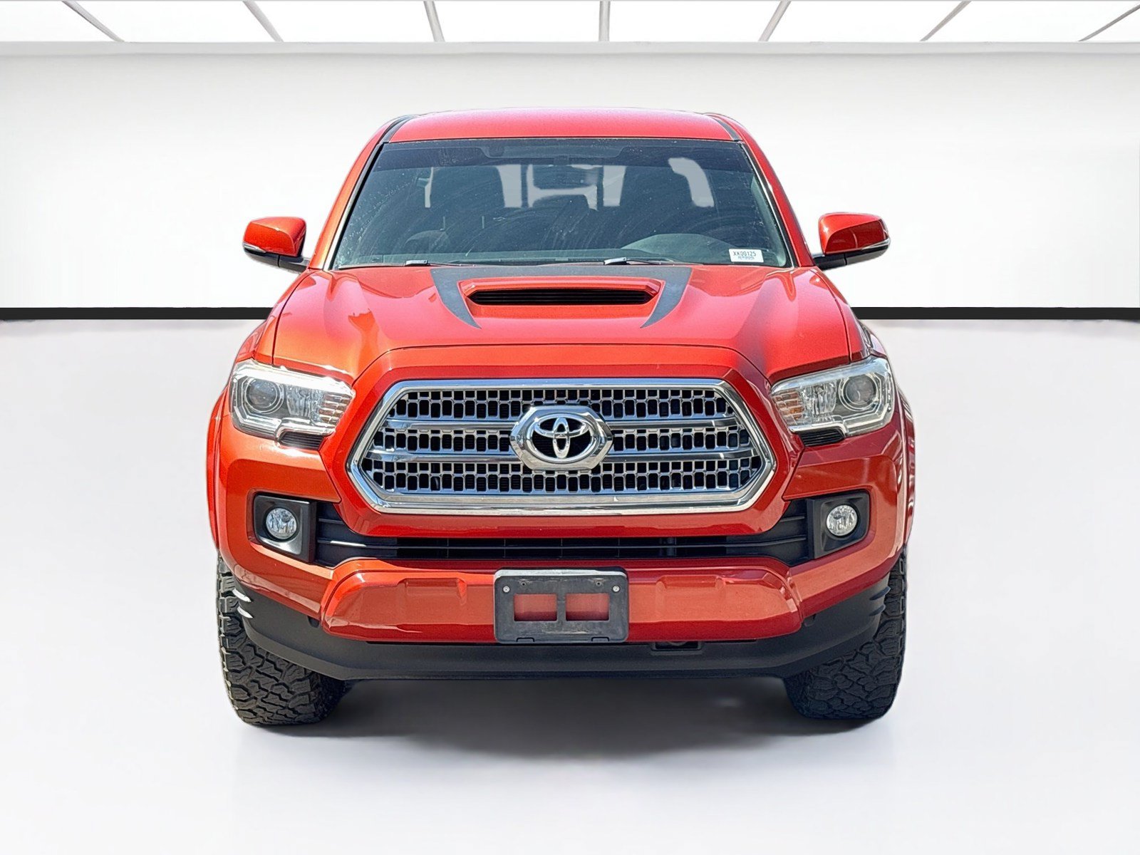 Used 2016 Toyota Tacoma TRD Sport w/ Towing Package RWD image 2