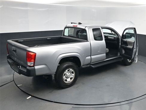 Used 2016 Toyota Tacoma SR image 28