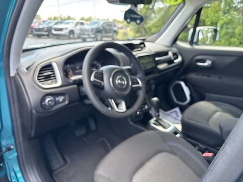 Used 2021 Jeep Renegade Latitude AWD/4WD image 9