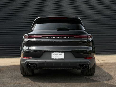 Certified 2025 Porsche Cayenne E-Hybrid AWD/4WD image 15