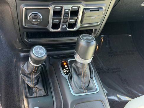 Used 2023 Jeep Wrangler Unlimited Sahara AWD/4WD image 19