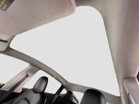 Used 2022 Tesla Model Y Long Range AWD/4WD image 25