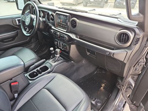Used 2021 Jeep Gladiator Sport image 30