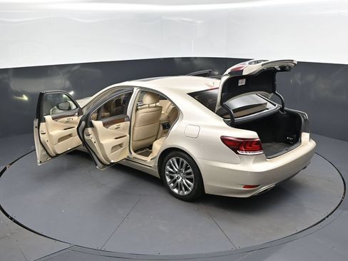 Used 2016 Lexus LS 460 w/ Comfort Package RWD image 44