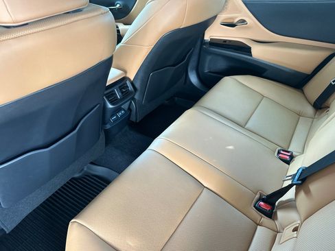 Used 2025 Lexus ES 300h w/ Premium Package image 15