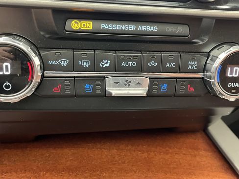 Certified 2022 Ford F250 King Ranch w/ King Ranch Ultimate Package AWD/4WD image 25