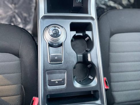 Used 2022 Ford Edge SE w/ Black Appearance Package image 16