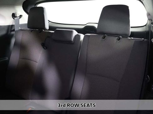 Used 2024 Toyota Highlander LE AWD/4WD image 6
