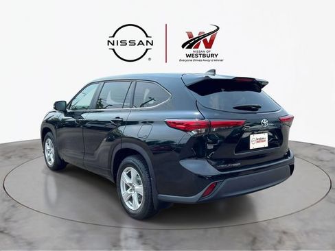 Used 2023 Toyota Highlander LE FWD image 8