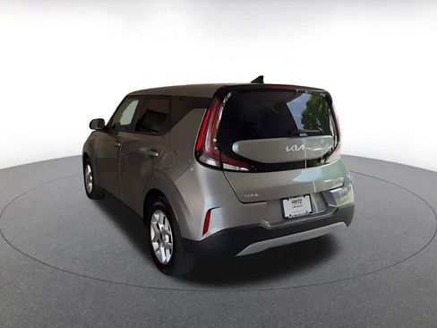 Used 2025 Kia Soul LX w/ LX Technology Package FWD image 10