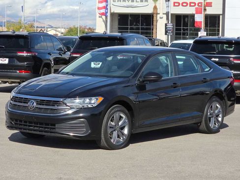 Used 2024 Volkswagen Jetta SE image 5