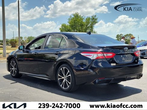 Used 2020 Toyota Camry SE image 4
