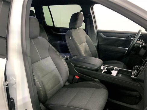 Used 2025 GMC Acadia Elevation AWD/4WD image 7