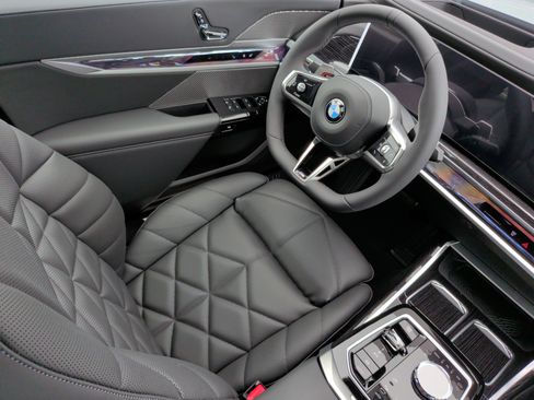 New 2026 BMW 740i w/ Premium Package RWD image 34