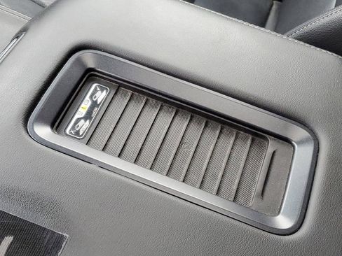 Used 2017 GMC Yukon SLT w/ Premium Edition image 22