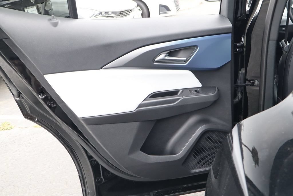 Used 2026 Chevrolet Equinox EV LT FWD image 38