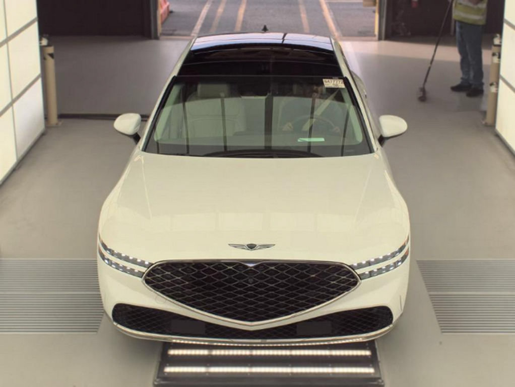 Used 2024 Genesis G90 3.5T AWD/4WD image 2