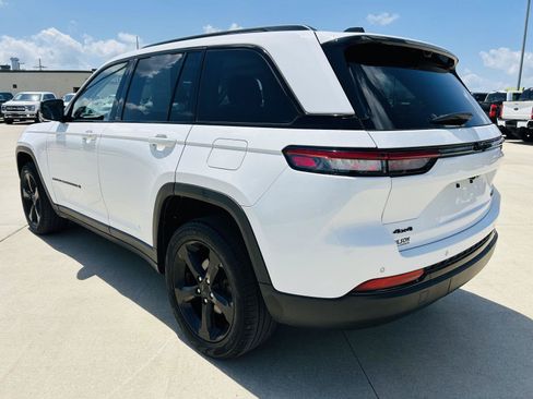 Used 2023 Jeep Grand Cherokee Limited w/ Luxury Tech Group II AWD/4WD image 44