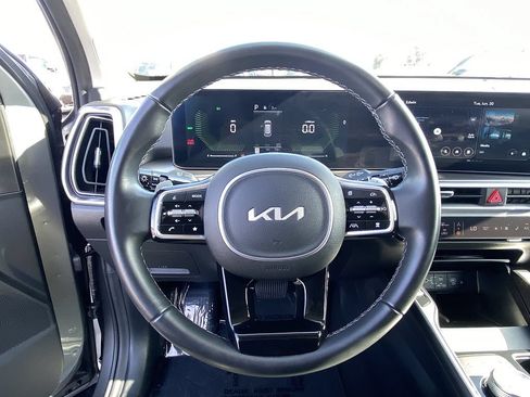 Used 2025 Kia Sorento EX AWD/4WD image 16