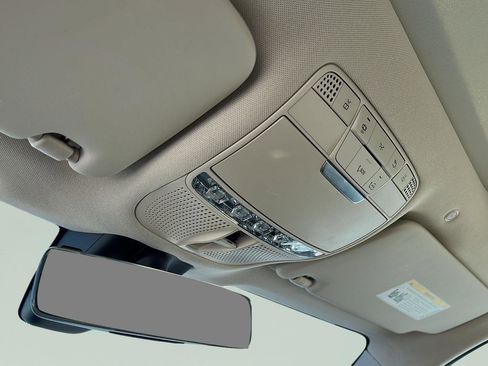 Used 2021 Mercedes-Benz GLC 300 4MATIC w/ Premium Package image 21