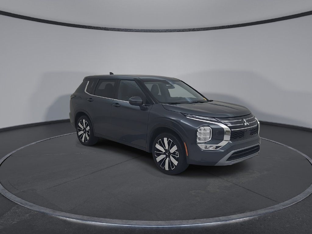 Used 2025 Mitsubishi Outlander AWD image 3
