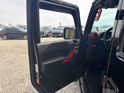 Used 2016 Jeep Wrangler Unlimited Rubicon image 15