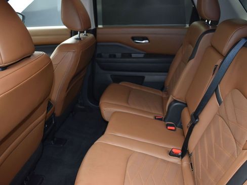 Used 2024 Nissan Pathfinder Platinum w/ Cargo Package image 16