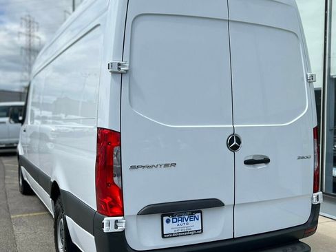 Used 2021 Mercedes-Benz Sprinter 2500 image 3