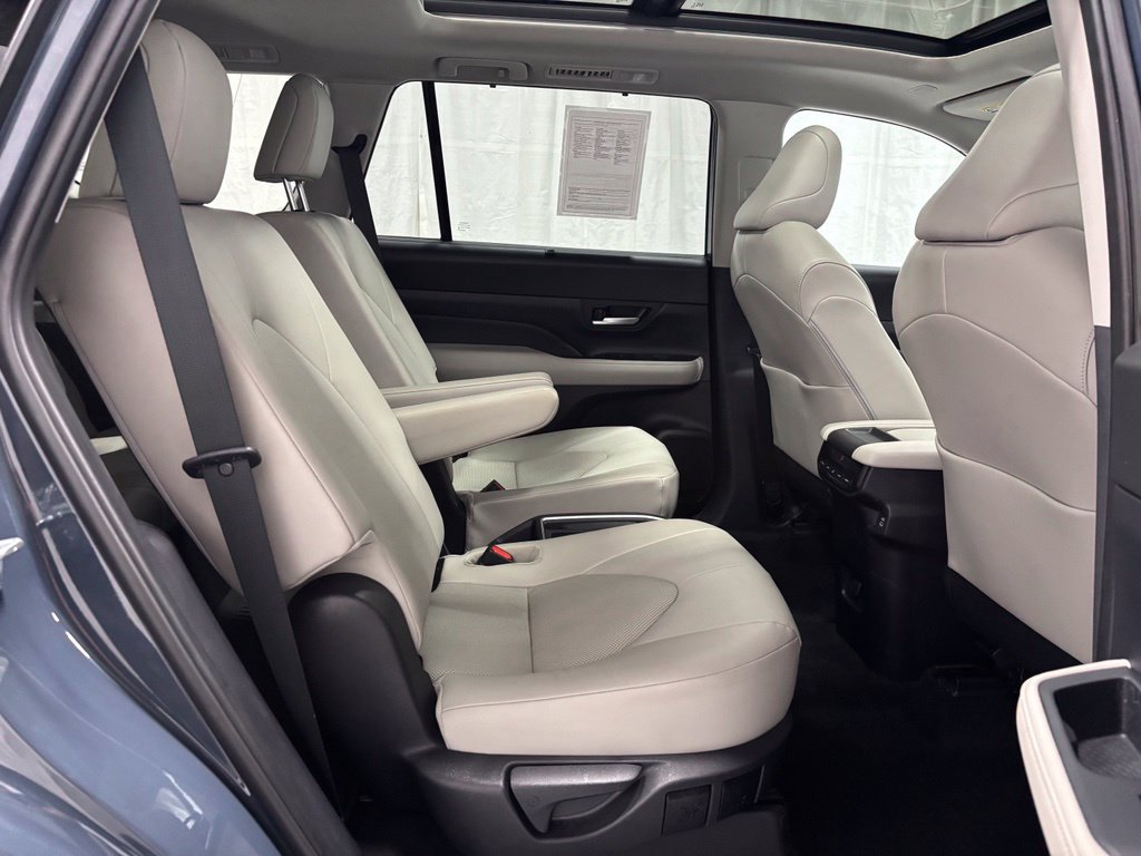 Used 2026 Toyota Grand Highlander AWD image 60