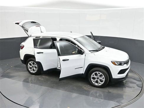 Used 2025 Jeep Compass Sport image 49