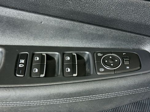 Used 2019 Hyundai Santa Fe SE image 23