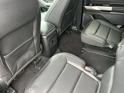 Used 2023 Ford Explorer XLT w/ Equipment Group 202A RWD image 12