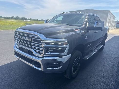 Used 2025 RAM 2500 Laramie AWD/4WD image 3