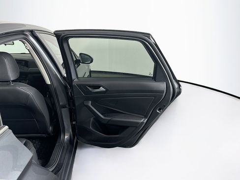 Used 2019 Volkswagen Jetta SE w/ Cold Weather Package FWD image 29