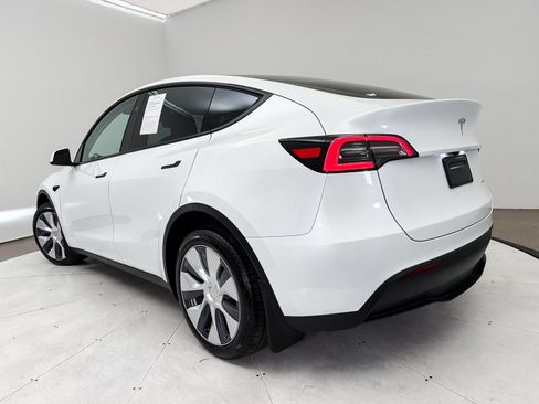 Used 2024 Tesla Model Y Long Range AWD/4WD image 8