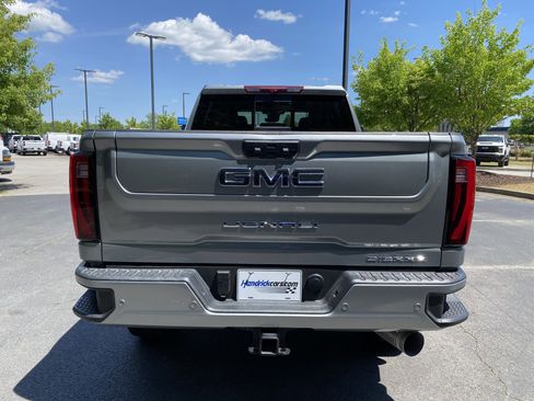 Used 2025 GMC Sierra 2500 Denali Ultimate AWD/4WD image 8