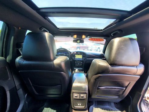 Used 2018 Chrysler 300 S w/ 300S Premium Group image 12
