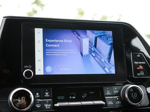 Used 2023 Toyota Highlander LE image 24