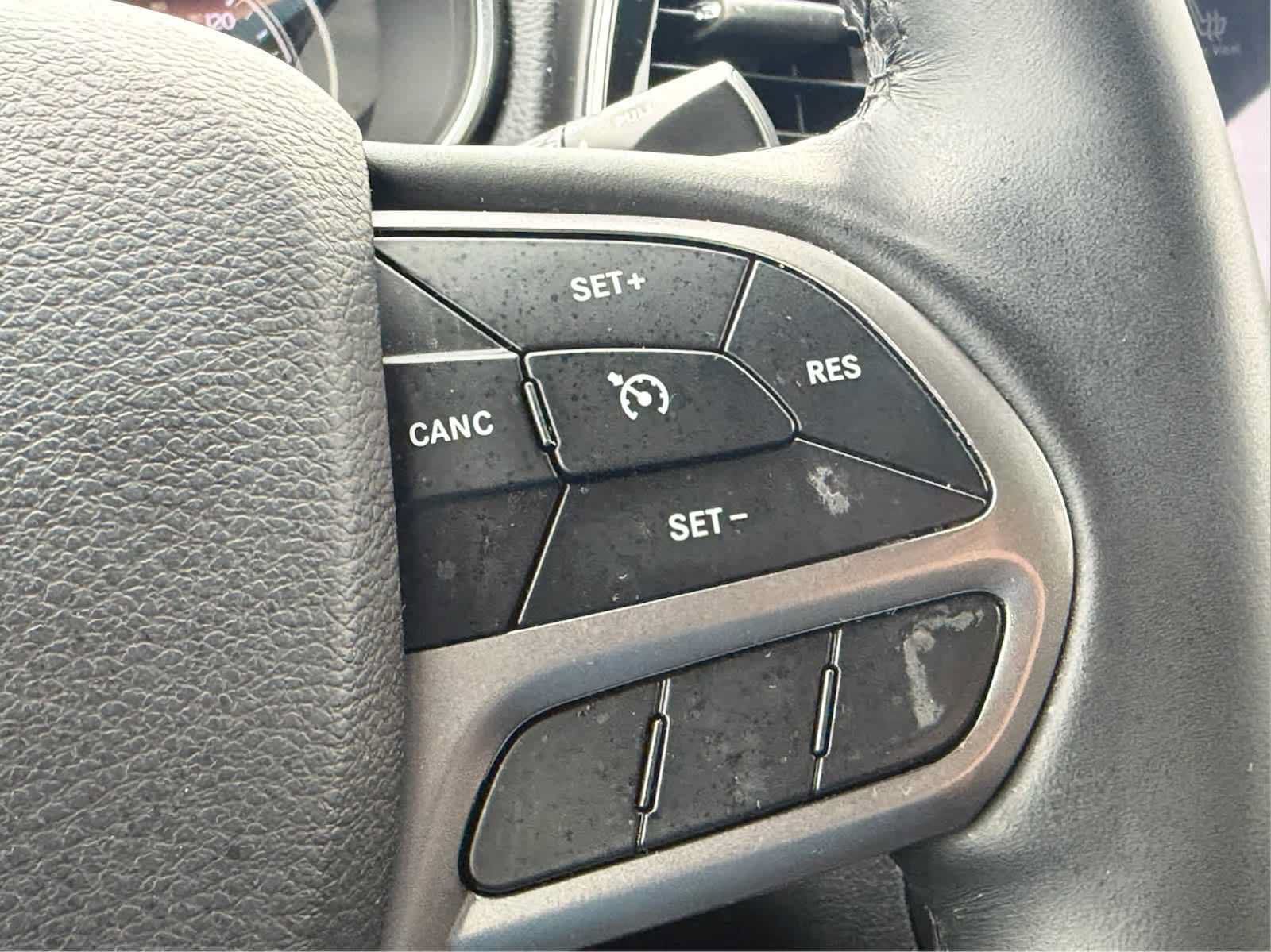 Used 2019 Jeep Cherokee Limited AWD/4WD image 14